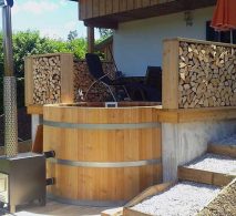 bild Vor- und Nachteile eines Holzbadezubers an
