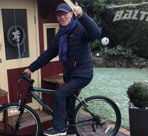 Bild Unser Baltresto Kunde, der eine Fasssauna und einen Badezuber gekauft hatte und ein Fahrrad gewonnen hat.